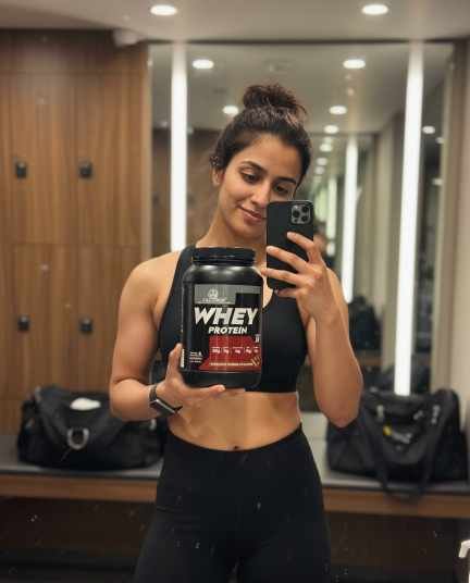 Valdren Double Rich Chocolate Whey Protein Powder, Premium Muscle Recovery Protein. - Image 4